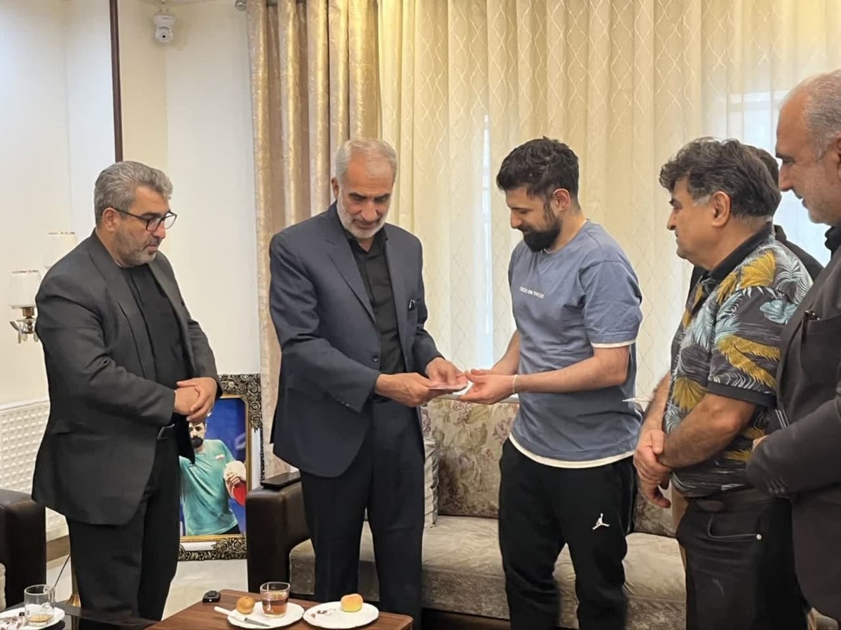 استاندار مازندران در منزل نیما و نوشاد عالمیان حضور یافت