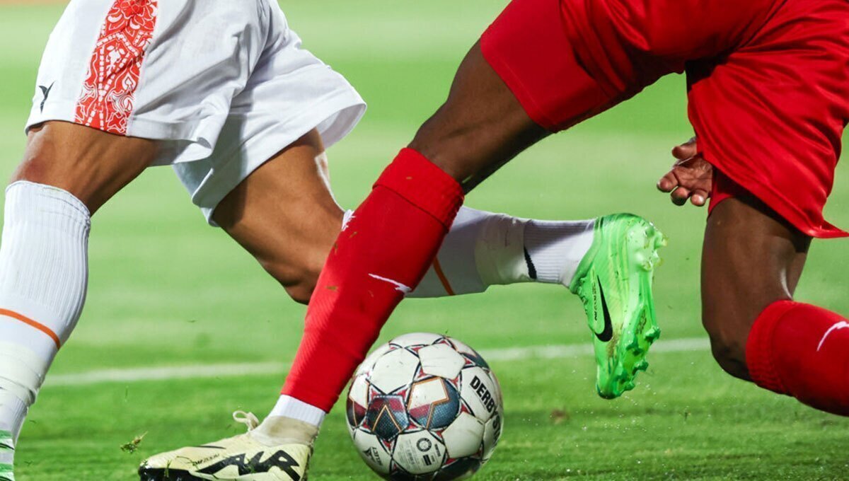 خرید گوشی موبایل لاکچری جریمه برای تاخیر در تمرین قرمز و سفیدها!