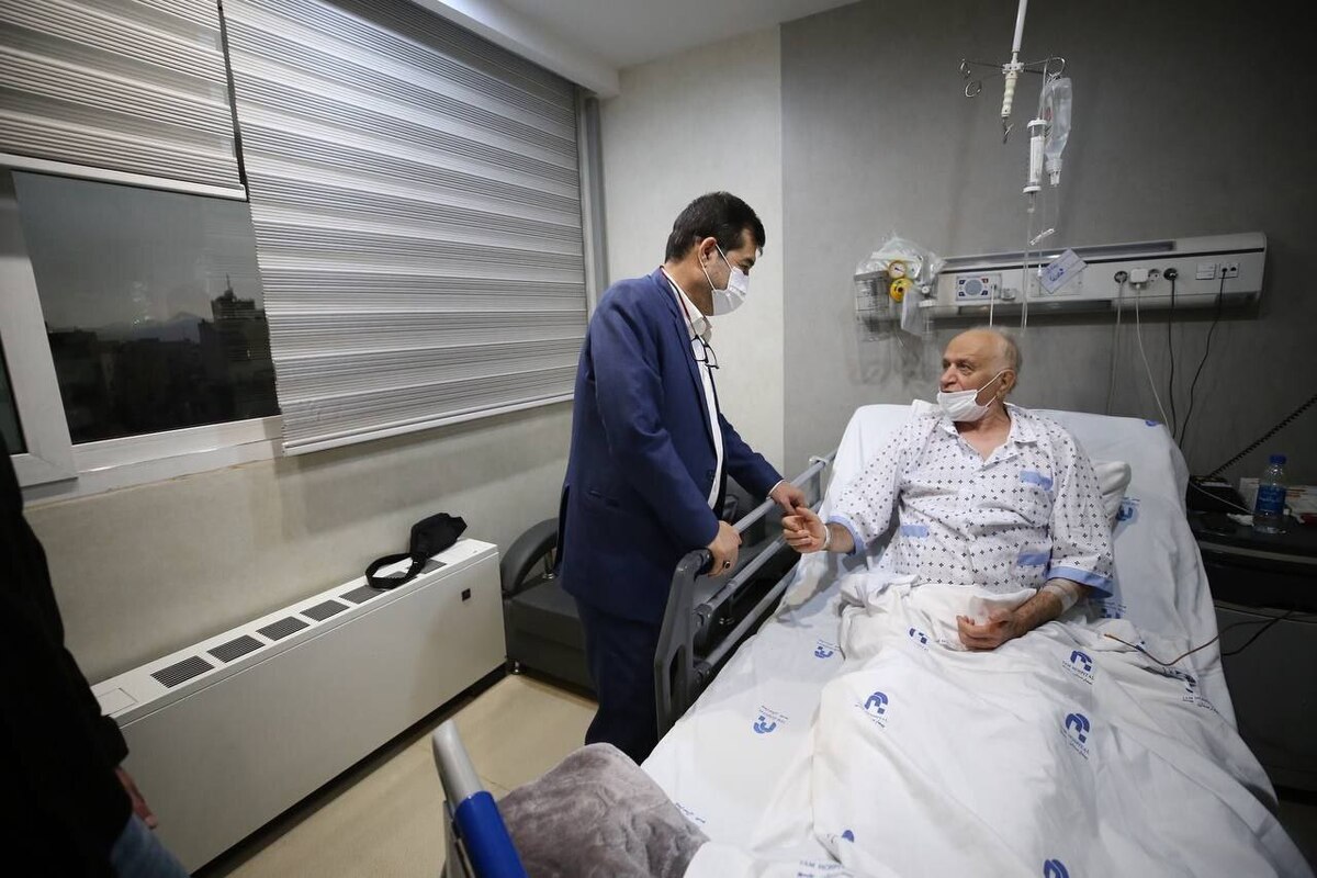 احمد دنیامالی بر بالین چهره ماندگار ورزش ایران