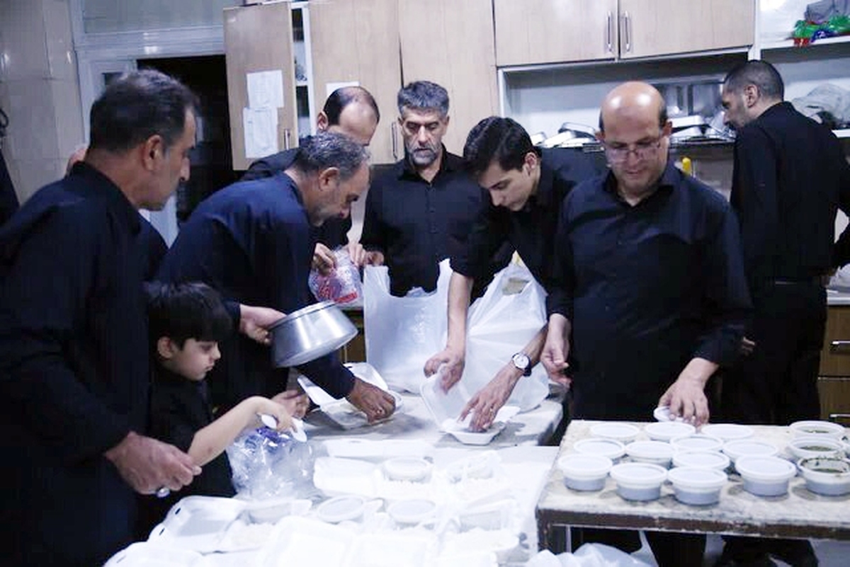 توزیع ۱۱ هزار وعده اطعام حسینی در حرم مطهر حضرت سیدعلاءالدین حسین (ع)