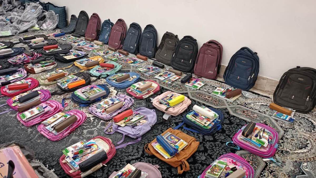 ۳۵۰ دانش‌آموز نیازمند لامِردی و مُهری صاحب بسته‌های ۲۲ میلیون ریالی لوازم‌التحریر شدند