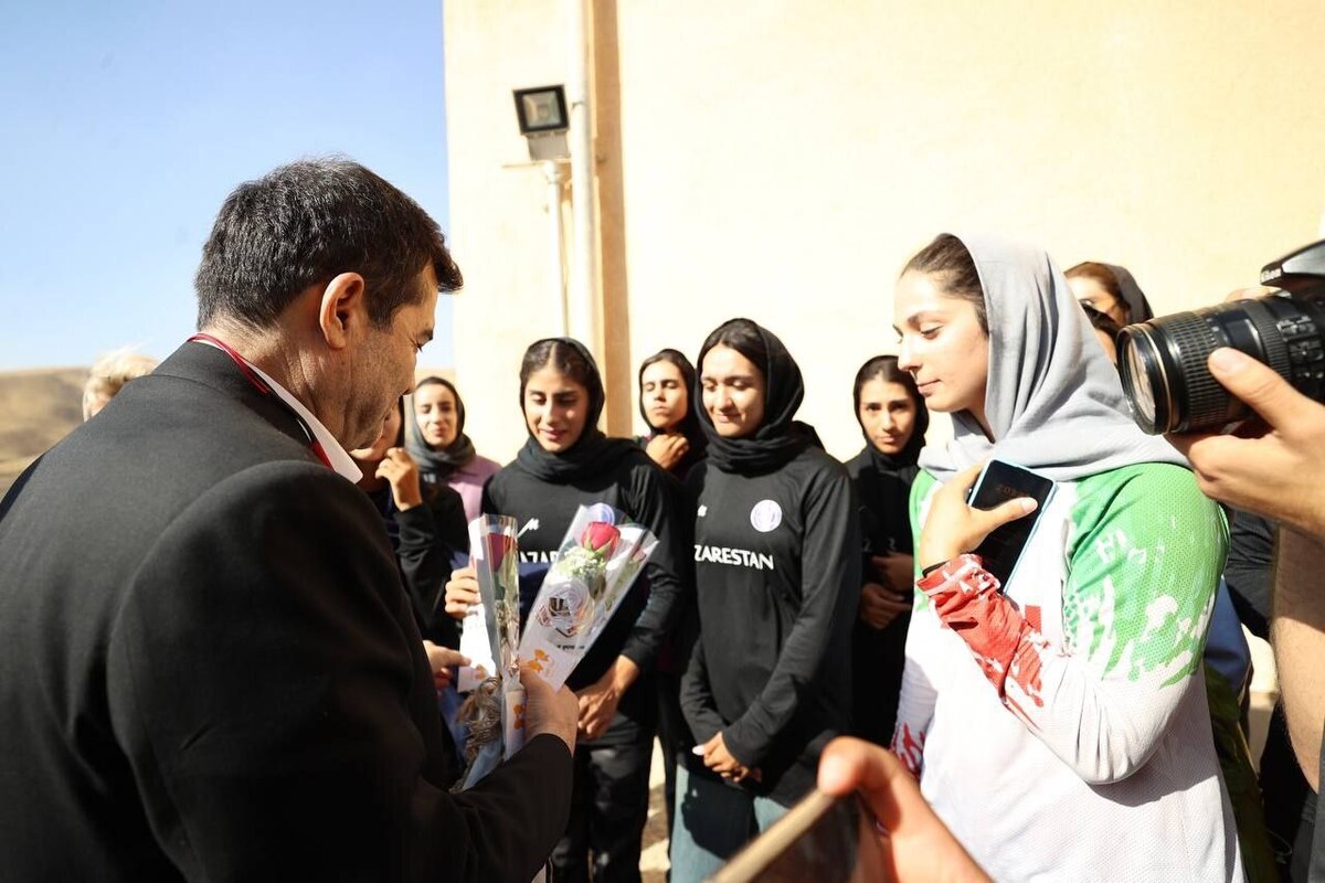 حضور وزیر ورزش و جوانان در اردوی تیم ملی روئینگ بانوان