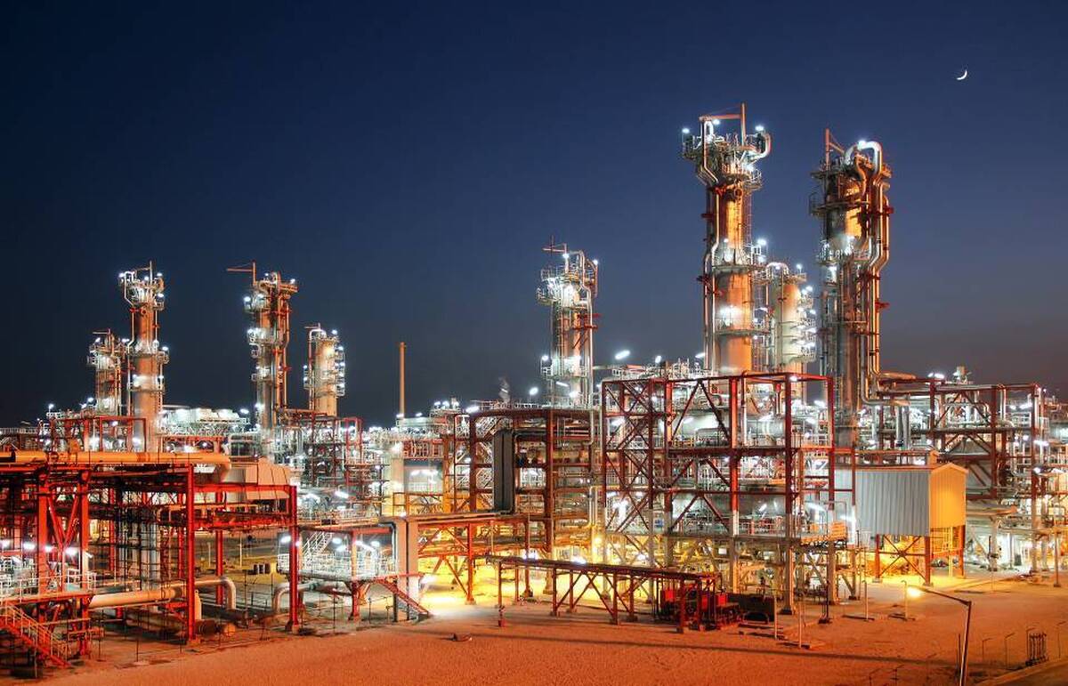 نقطه زنی قرارگاه خاتم الانبیاء در خودکفایی/ از وارد کننده بنزین به صادر کننده دانش فنی تبدیل شدیم