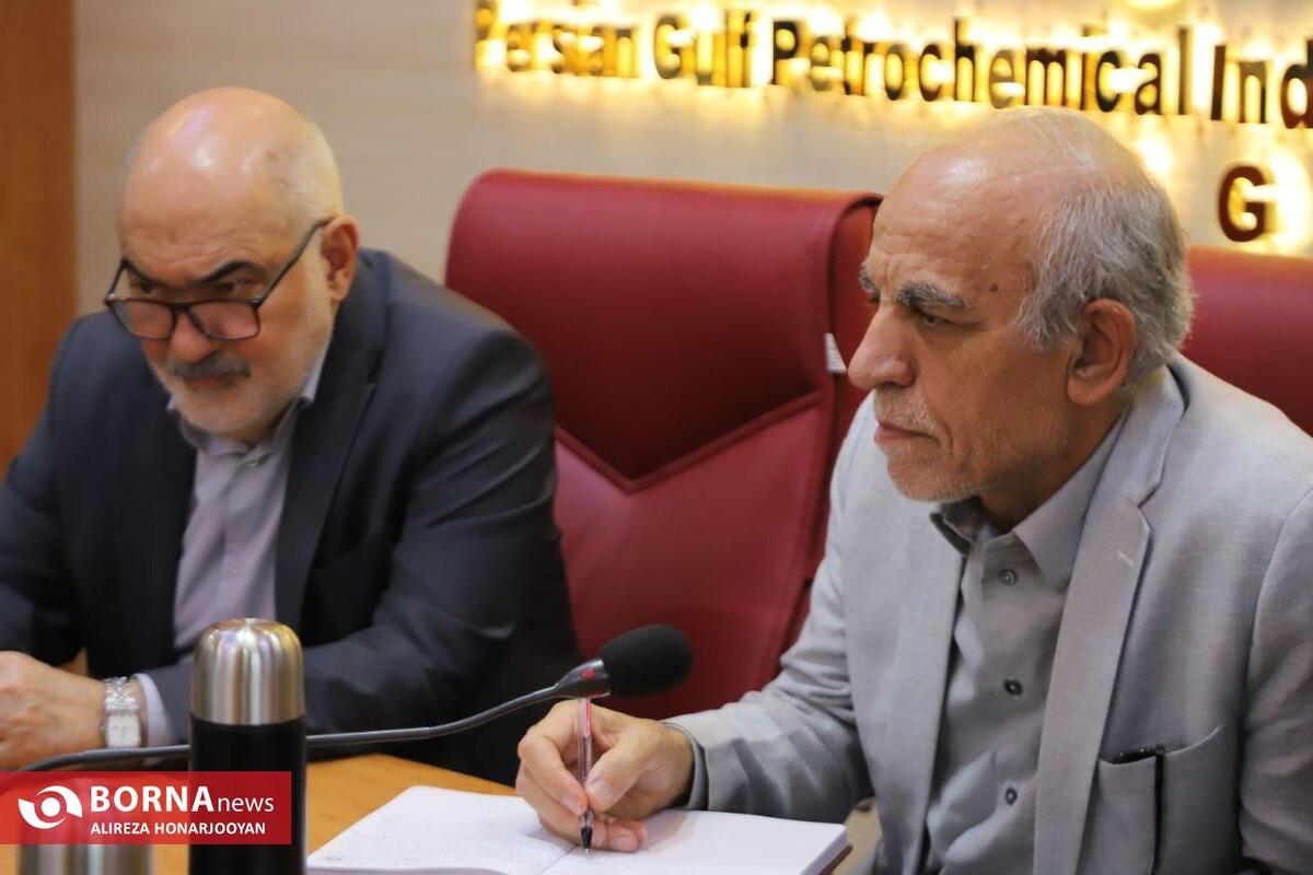 نماینده رییس‌جمهور در توسعه اقتصاد دریامحور: همه مشعل‌های آلاینده تا پایان ۱۴۰۵ خاموش می‌شوند / راه‌اندازی هنرستان پتروشیمی در آبادان و خرمشهر برای تربیت نیروی متخصص