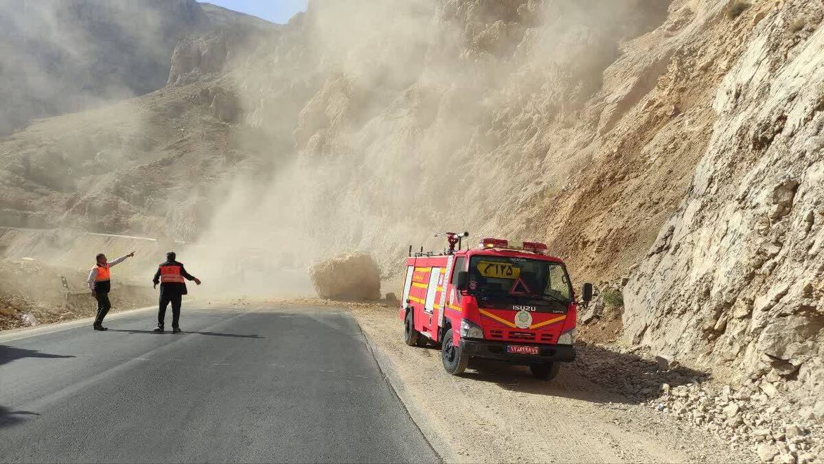 اصلاح نقاط ریزشی محور اردل – شهرکرد در پاسخ به مطالبه مردم به پایان رسید