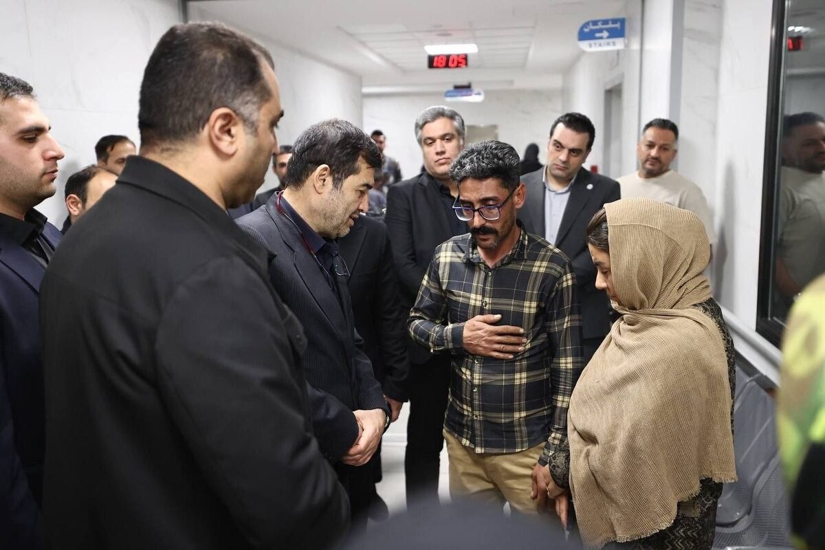 وزیر ورزش و جوانان بر بالین النا معدنی‌پور موتورسوار مصدوم حادثه اخیر