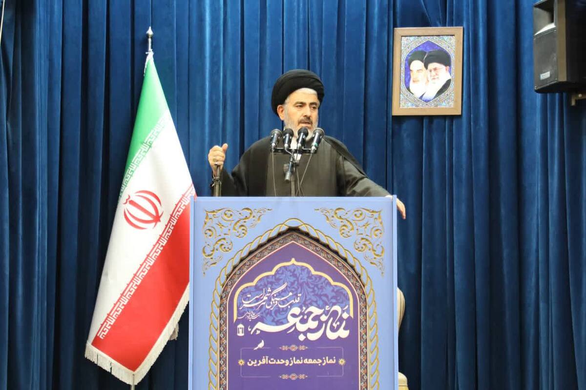 امام جمعه ارومیه: دشمن بدنبال تغییر سنت‌های جامعه و اعتقادات جوانان است