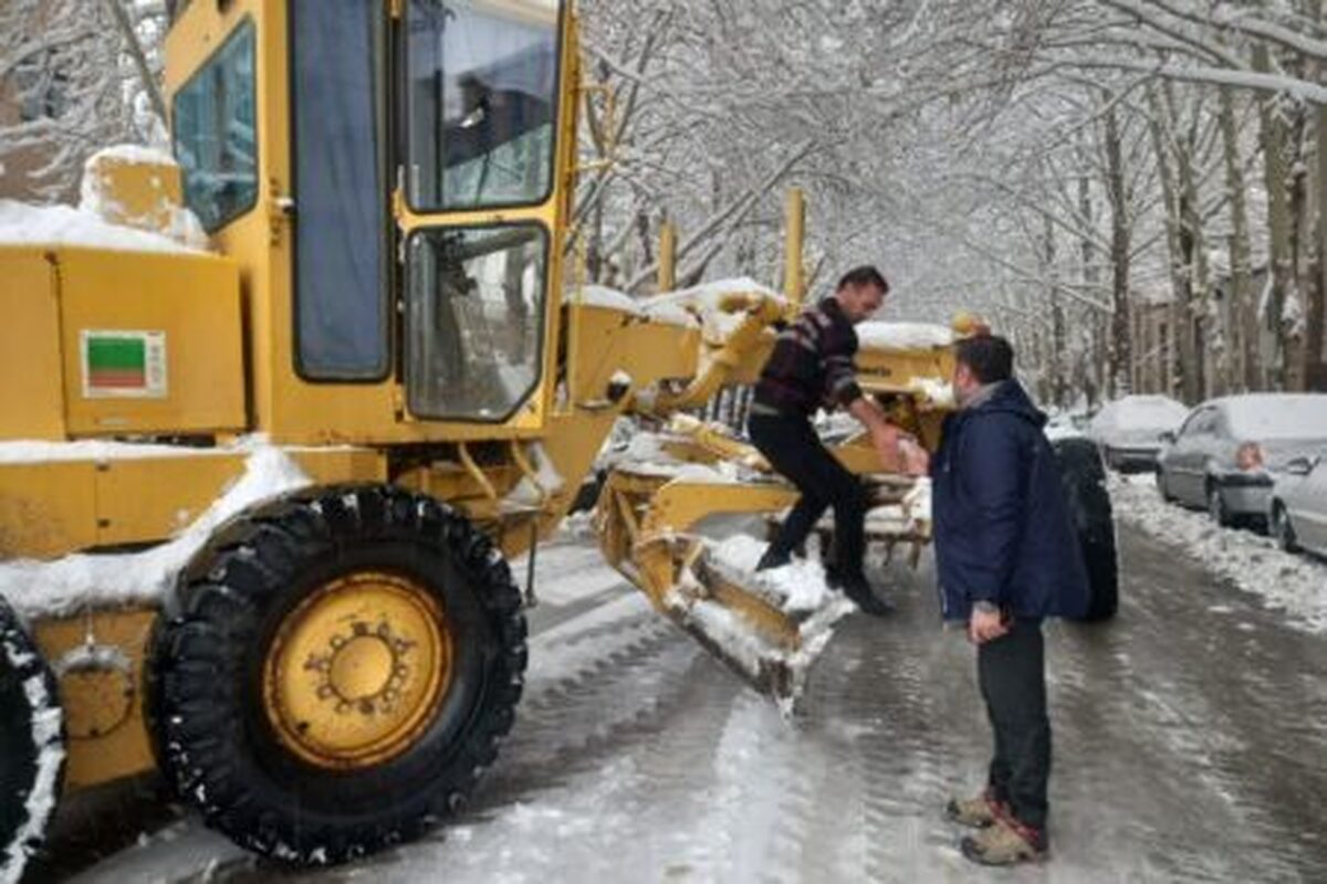 آماده‌باش کامل شهرداری منطقه یک همدان در پی بارش سنگین برف