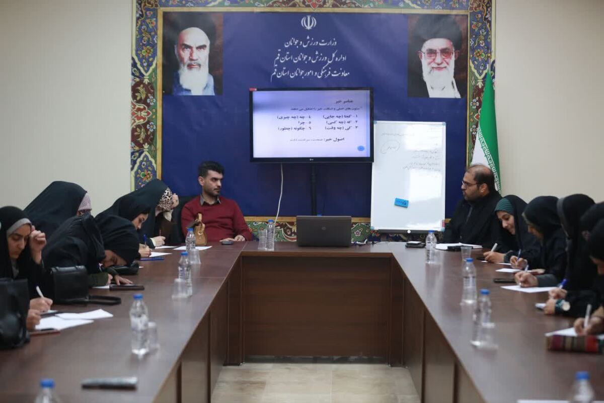 نشست تخصصی «دختران و رسانه» در قم برگزار شد / از مسیر ورود به رسانه تا چالش‌های بانوان خبرنگار