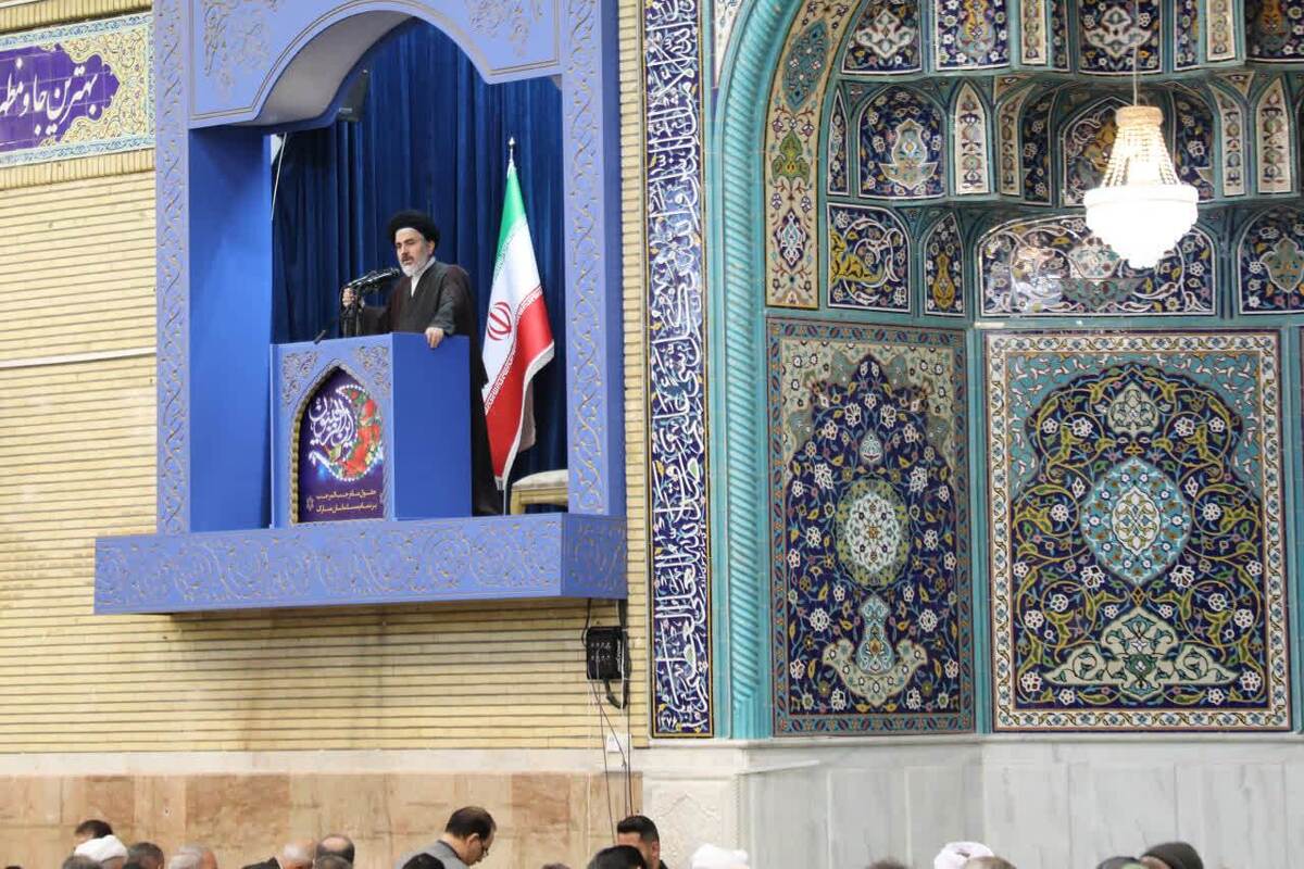 امام جمعه ارومیه: بهبود معیشت مردم با مدیریت جهادی و تخصص‌محور محقق می‌شود / ضرورت هوشیاری در برابر جنگ نرم دشمن